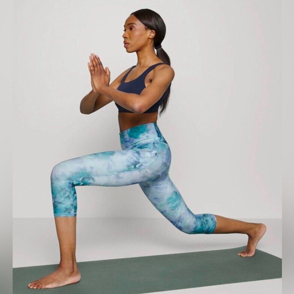 Athleta Salutation Stash Capri